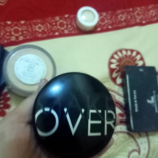 Make over bedak padat