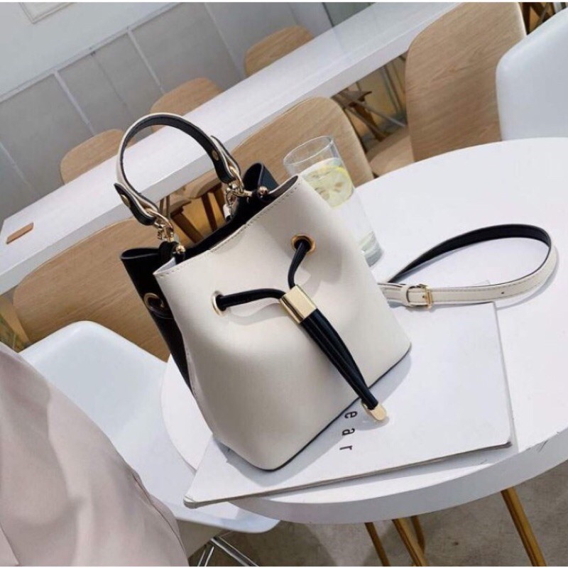 ready tas wanita import batam murah / selempang / slingbag / serut