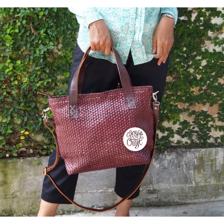 Tas Kulit Map Anyam Tali Panjang - Coklat Tua