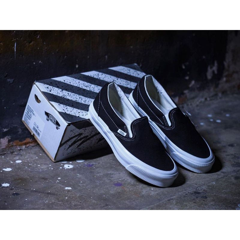 VANS VAULT OG CLASSIC SLIP-ON LX BLACK/WHITE SPRING SUMMER 2020(RESMI PT.NAVYA INDONESIA)