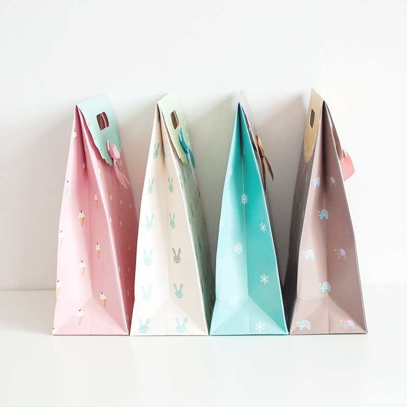 PAPER BAG / 26.5x19x9CM / PAPERBAG HADIAH KADO / PAPER BOX / TEMPAT KADO HADIAH / BOX SEDANG