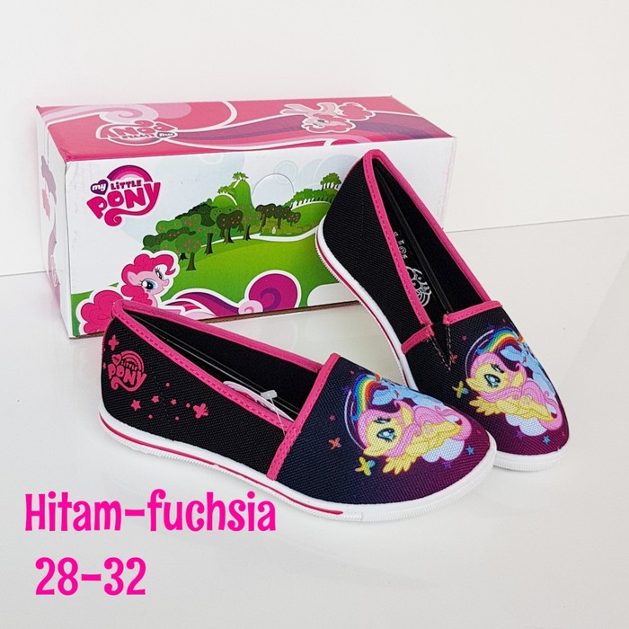 Sepatu slip on kuda pony