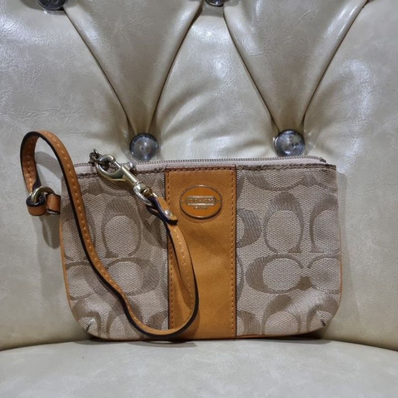 Preloved ku tas / wrislet / pouch / clutch Coach PL