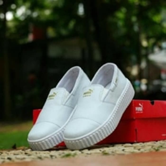 SEPATU WANITA KETS SLIP ON PUMA RIHANA PUTIH