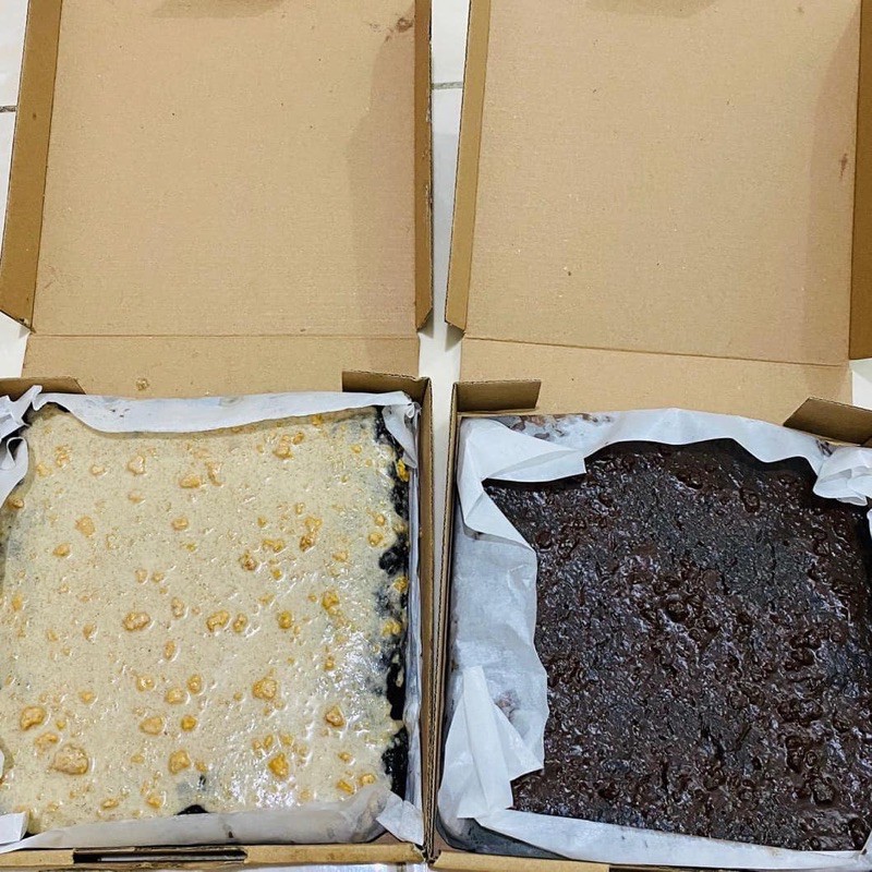 

Brownies coklat Topping Crunchy dan Brownies coklat Topping Tiramisu- Brownies fresh from oven