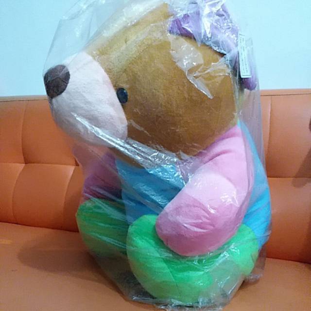 Boneka beruang besar