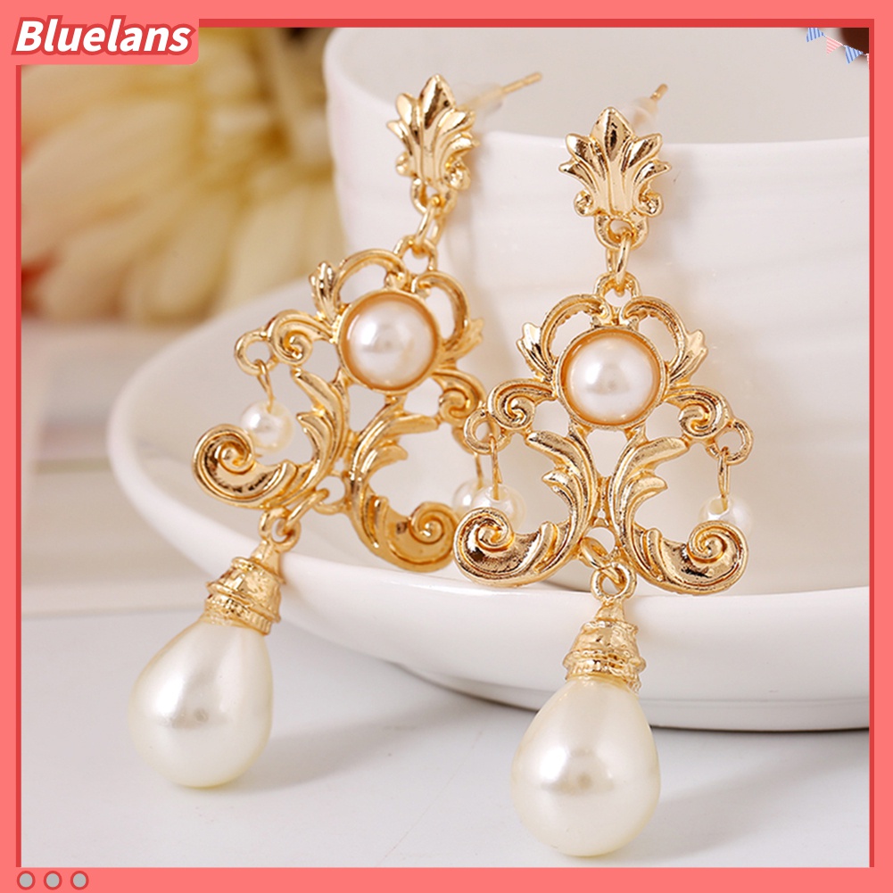 Anting Stud Desain Bunga Aksen Mutiara Tiruan Bahan Logam Untuk Wanita