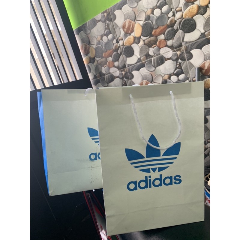 

paperbag adidas h&m wilio uniqlo pull&bear onitsuka New from store