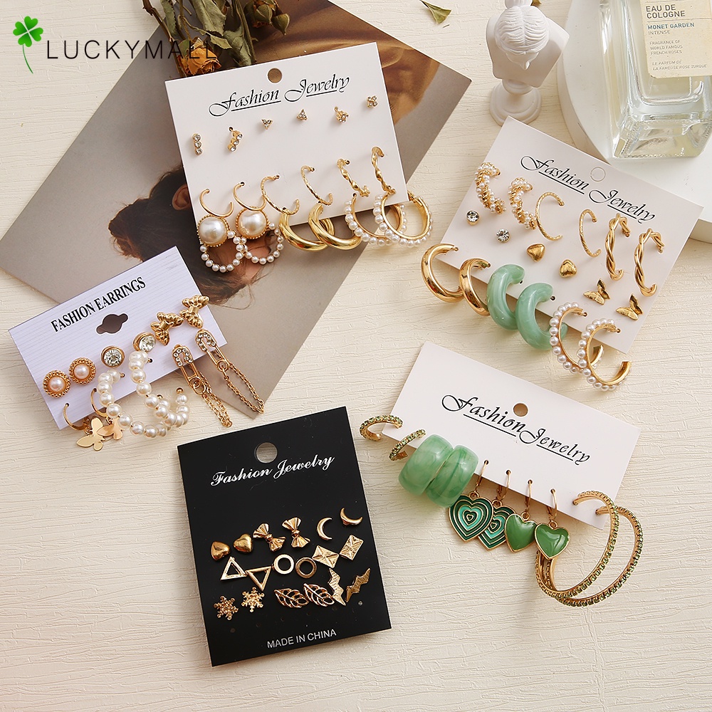 Anting Stud Desain Kepingan Salju Mutiara Berlian Bahan Logam Warna Emas Untuk Wanita