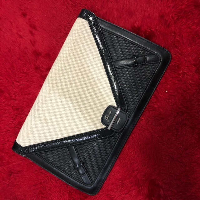 Guess - Clutch