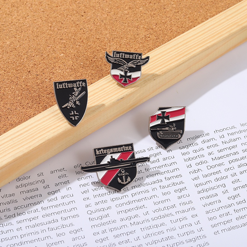 Perang Dingin Enamel Pin German Tank Pemboman Pesawat Kapal Perang Elang Lencana Bros Kerah Pin Retro Perhiasan Hadiah