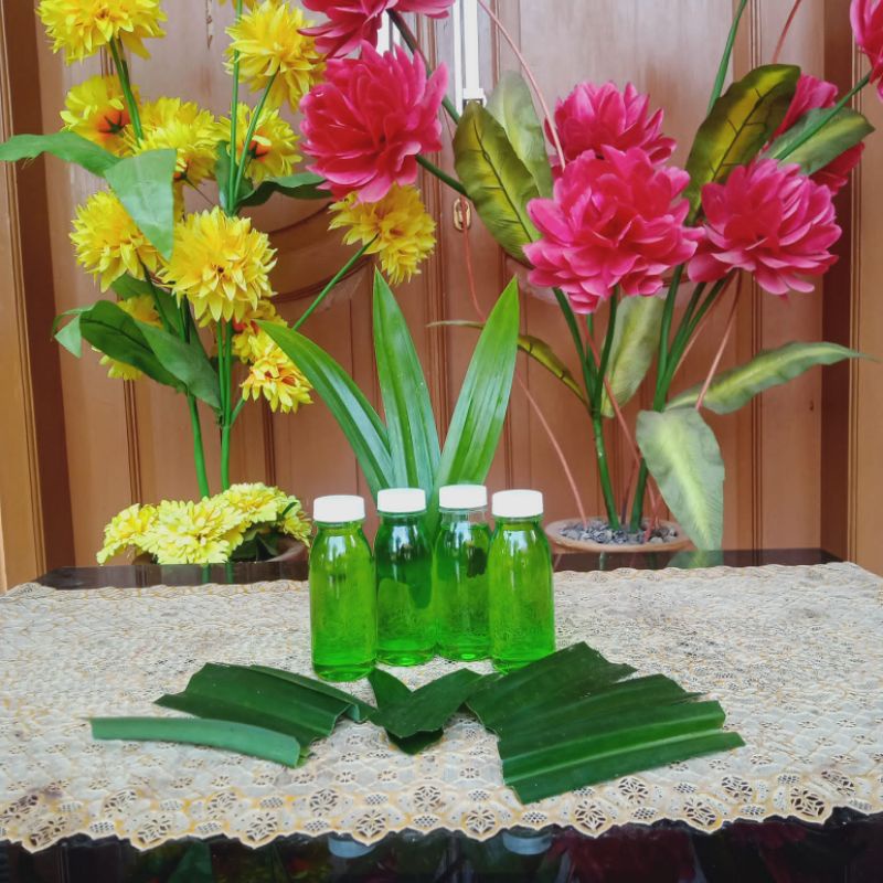 

Sari Daun Pandan Asli Pewarna Makanan 100ml
