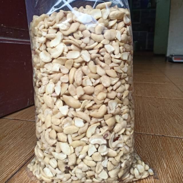 

Kacang Mede ancuran belah 4 isi 1 kg