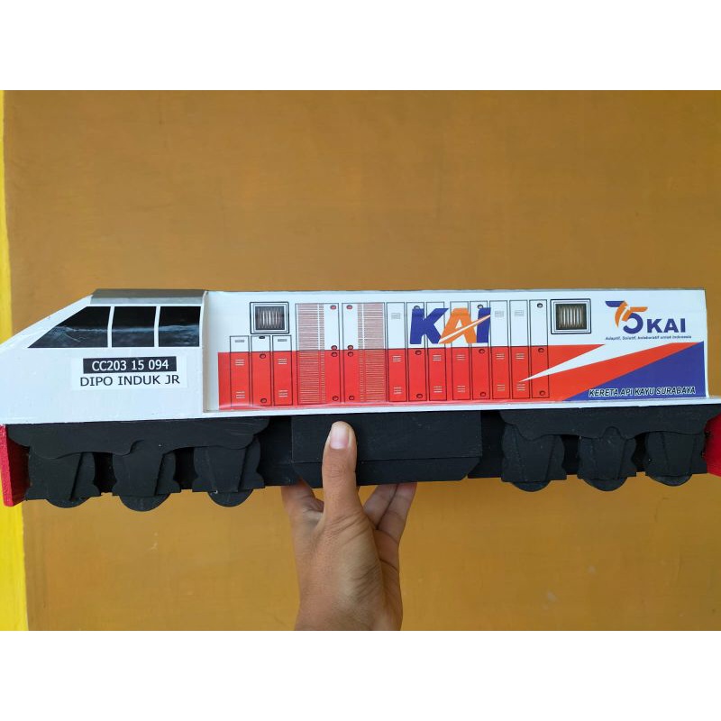 Miniature Lokomotif CC203-Miniatur Kereta Api Kayu