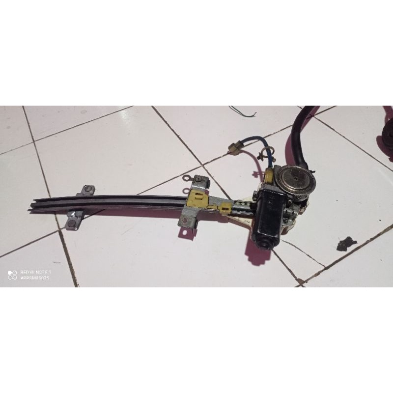 power window depan kanan (mazda 323 1986-1998) ford laser GL
