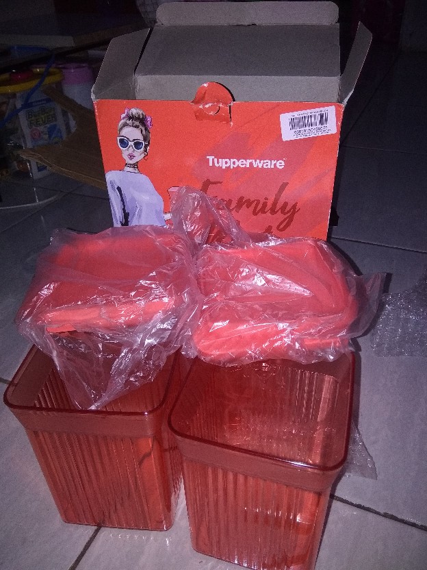 Family Mate Square & Family Mate Small Malaysia / Indonesia (1 Pcs) Toples Tupwr