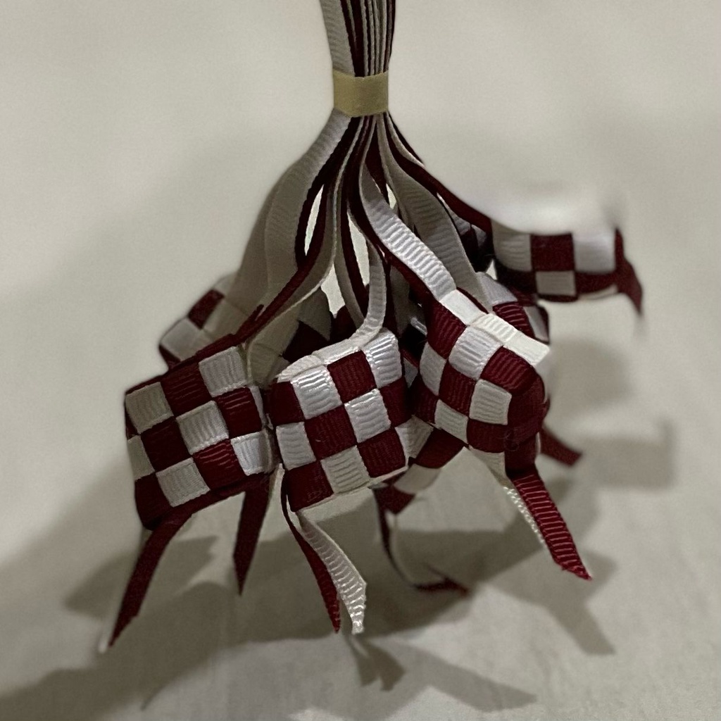 

Ketupat Pita Bahan Grosgrain | MIX COLOR/ DUA WARNA | WHITE + MAROON | Ketupat Mini | Ketupat Lebaran | Ketupat Kain | Ketupan Hiasan | Ketupat Dekorasi