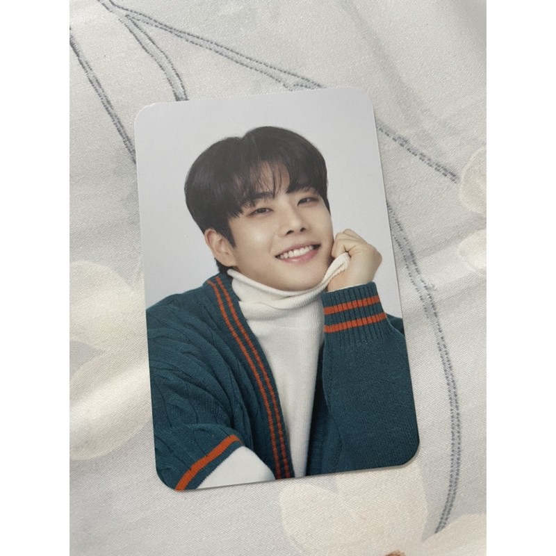 Photocard Benefit Official Astro MJ Roroha Christmas (slight damage)