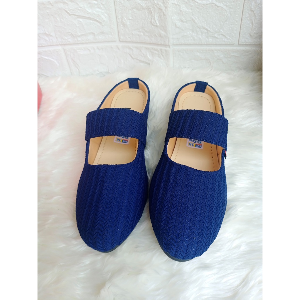 Sepatu Selop Wanita Bahan Rajut Warna Navy