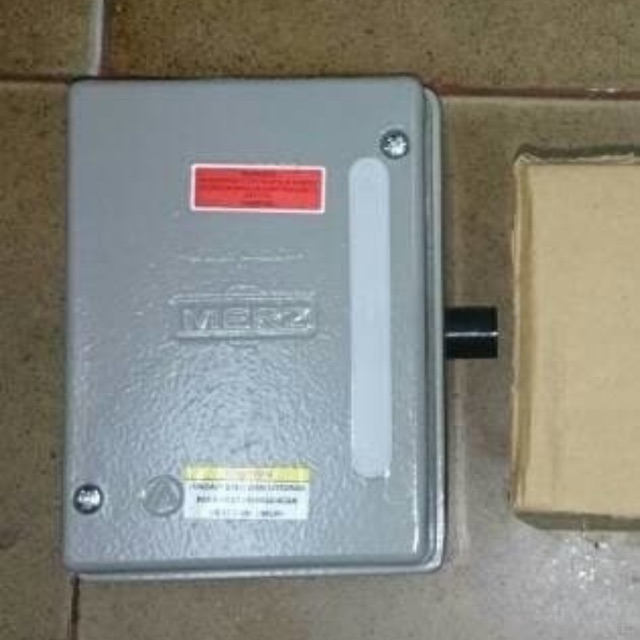COS / OHM saklar / change over switch merz 16A 3 pole