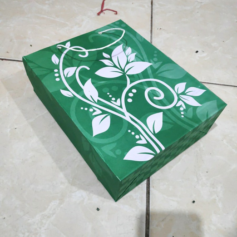 

Paperbag DAUN 20x25x9cm Paper Bag Tas Kertas Tas Sovenir