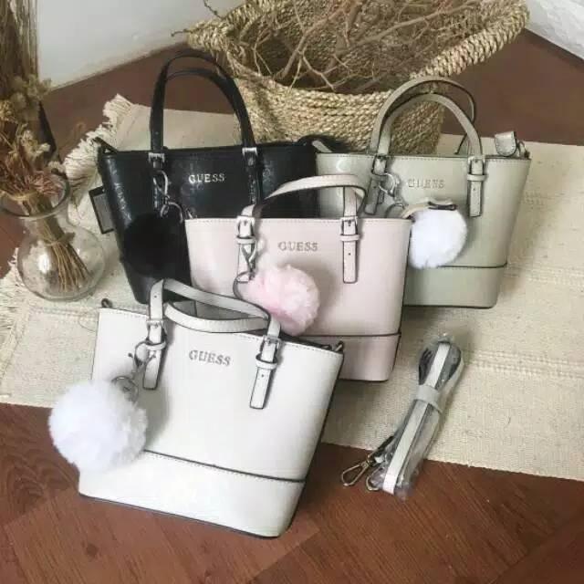 Tas Guess pom handle bag