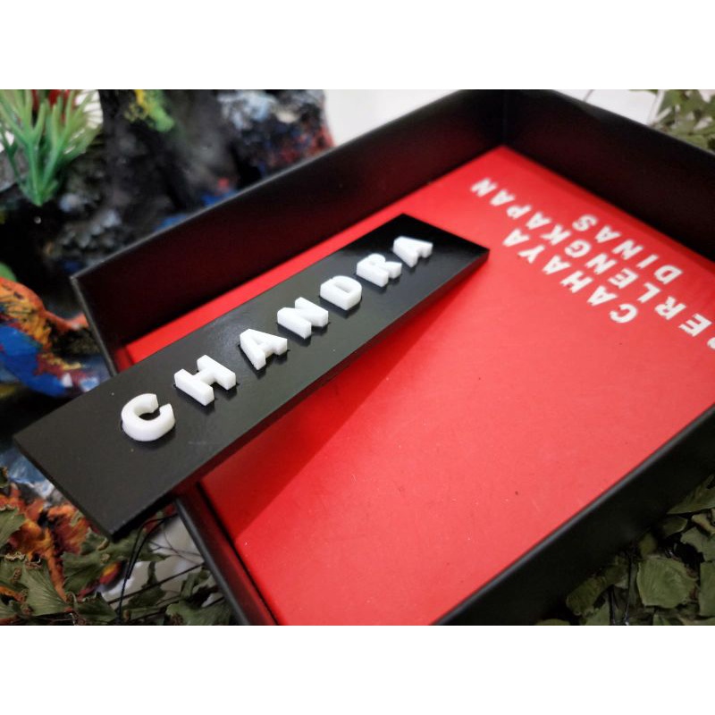 

RK Name Tag Papan Nama Timbul Hitam