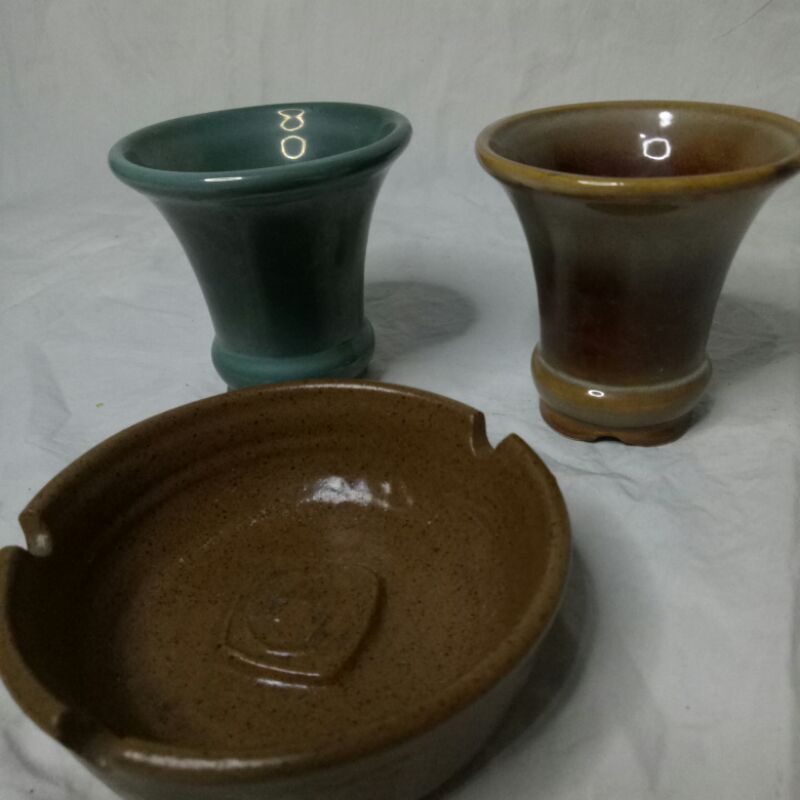 Keramik Vas Bunga atau Pot Bunga dan Asbak Bulat