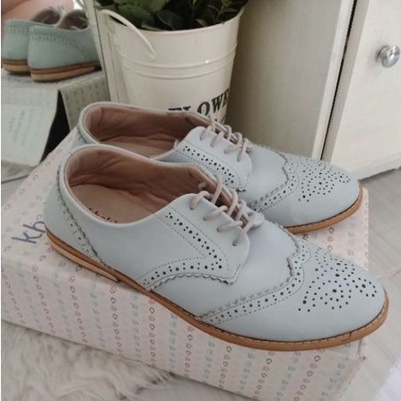 Preloved Sepatu Kulit Wanita Khakikakiku