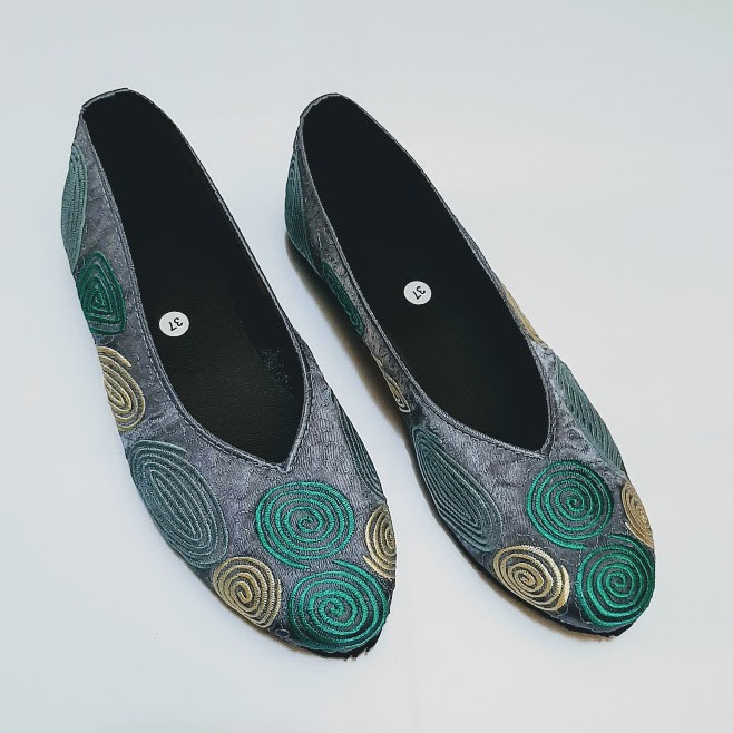 etnik fashion sepatu wanita flat slip on murah terbaru bordir motif keong abu