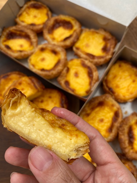 

RB22 PILLOW CAKE PORTUGUESE EGG TART (Isi 6 pcs / per box)