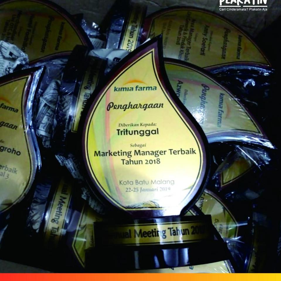 

Harga Spesial.. vandel kayu daun / vandel kayu wisuda / vandel kayu penghargaan / vandel kunjungan industri / vandel perpisahan / contoh vandel kayu / vandel kkn / vandel pkl