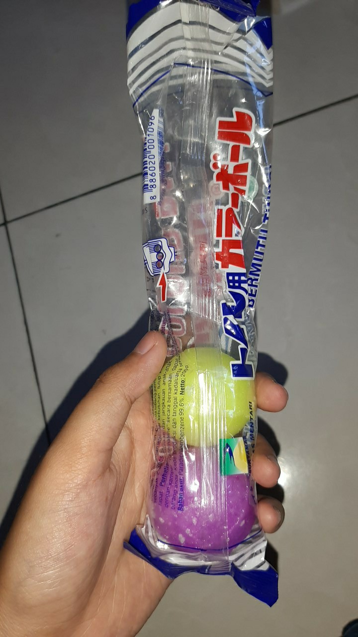 Swallow Kamper Toilet Kapur Barus Toilet Isi 5 Colour Ball/ Putih