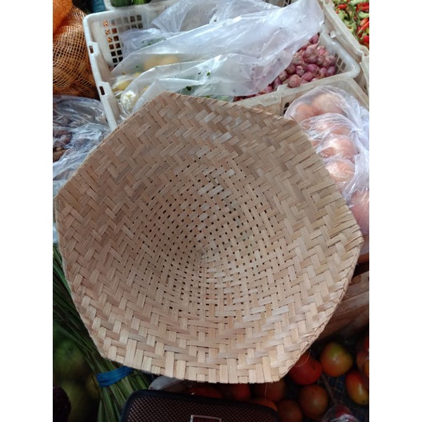 kukusan anyaman bambu tradisional