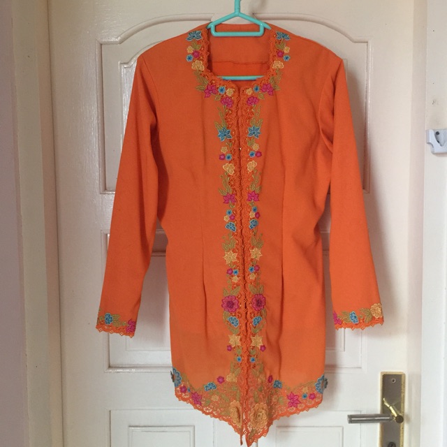 Kebaya renda bordir