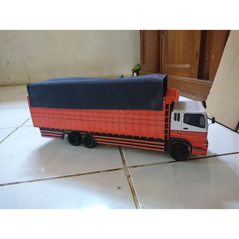 Miniatur Truck Fuso