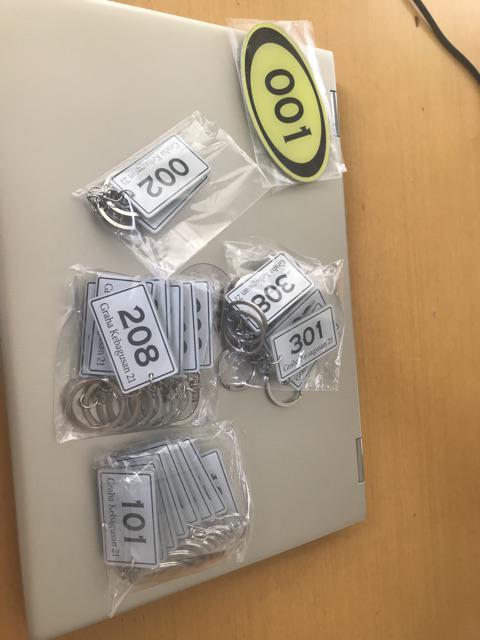 Gantungan Kunci Nomor Kamar Kos Hotel Penginapan Villa Acrilik