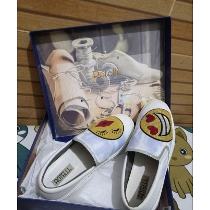sepatu rotelli murah