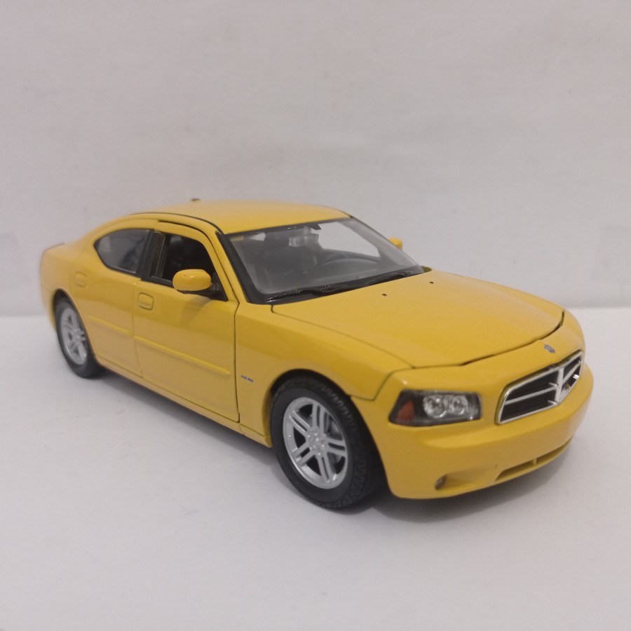 Diecast mobil Dodge charger Welly 1:24 miniatur mobil sport harga murah