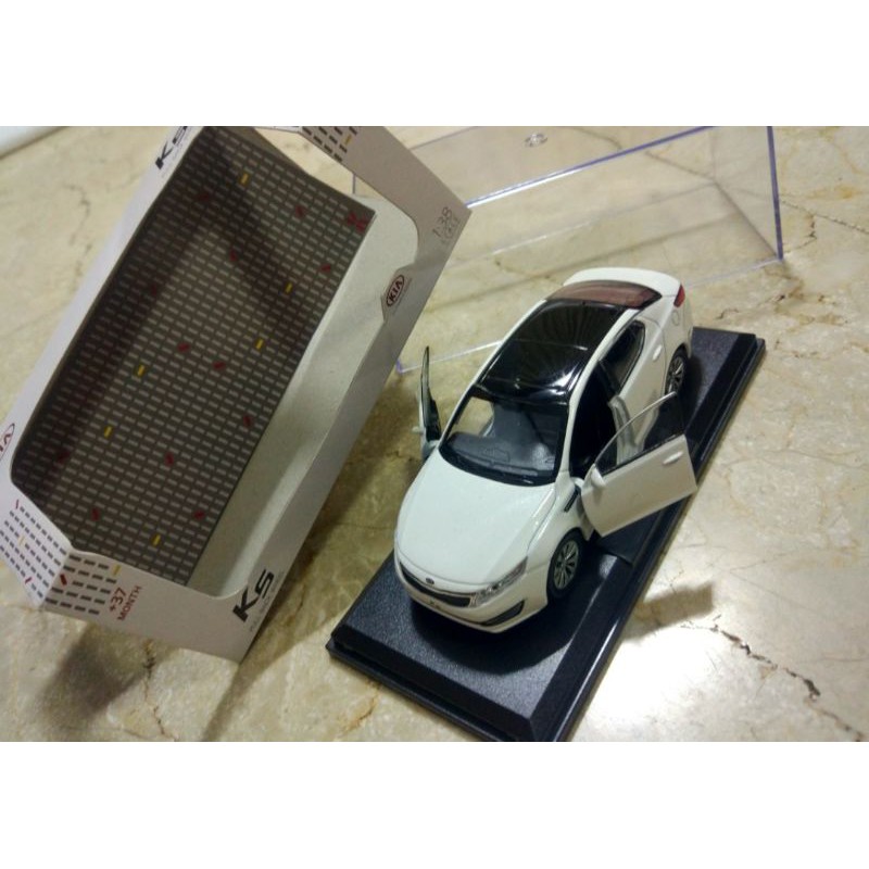 Diecast KIA K5 - Dealer Box