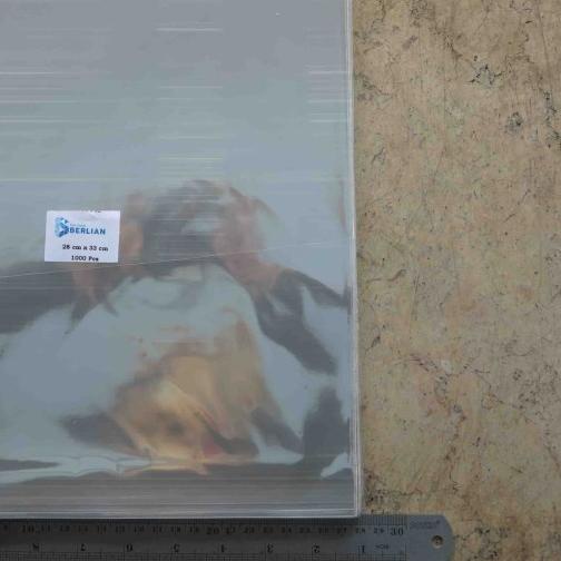

PLASTIK OPP 28X33 CM TEBAL 20 MIC / PLASTIK BAJU ISI 100 LBR
