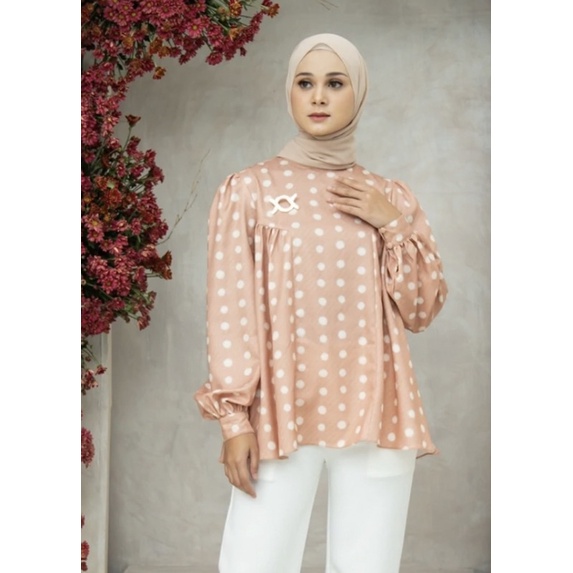 Gina Blouse Peach Gum Wearing Klamby