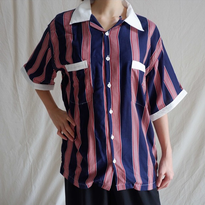 Atasan Wanita Tropic Thunder Red and Blue Striped Loose Shirt - Fit M