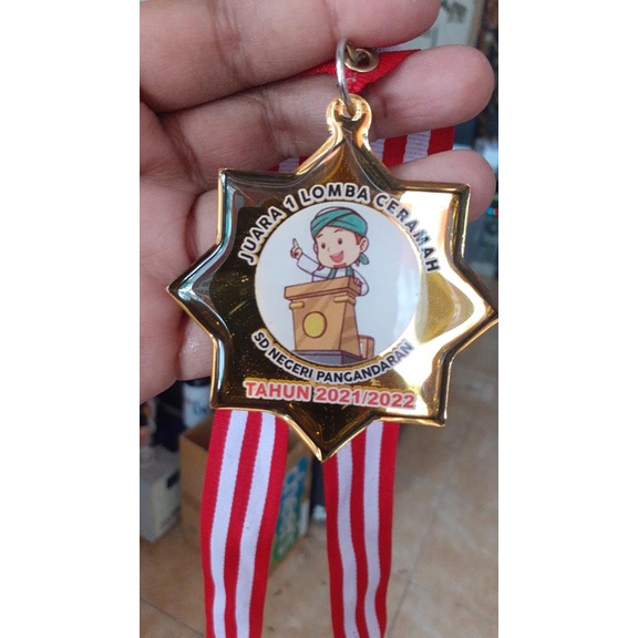 

Medali Wisuda Akrilik |Medali Wisuda Tanpa Resin | Medali Akrilik Gold+Resin
