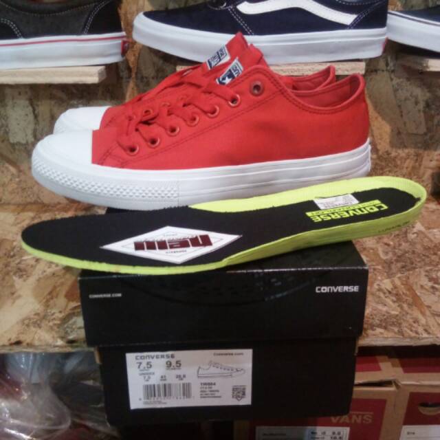 chuck taylor 2 low red