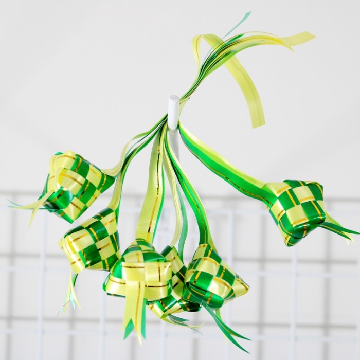 

Ketupat Idul Fitri Kecil