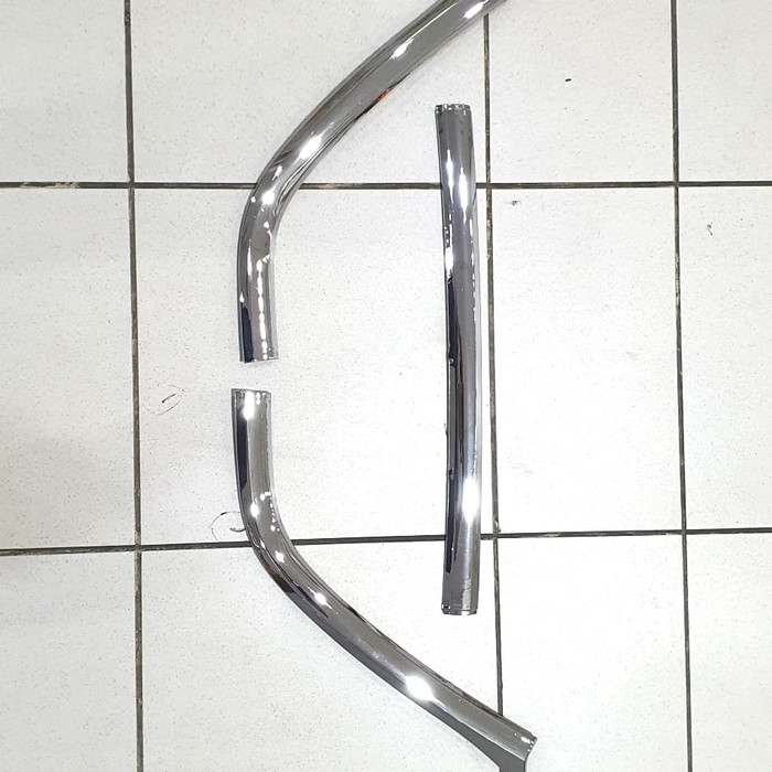 List lis gril grille bumper depan bawah toyota grand avanza/ great xenia 2015 sd 2018 CHROME crome 2017 2016 tempel