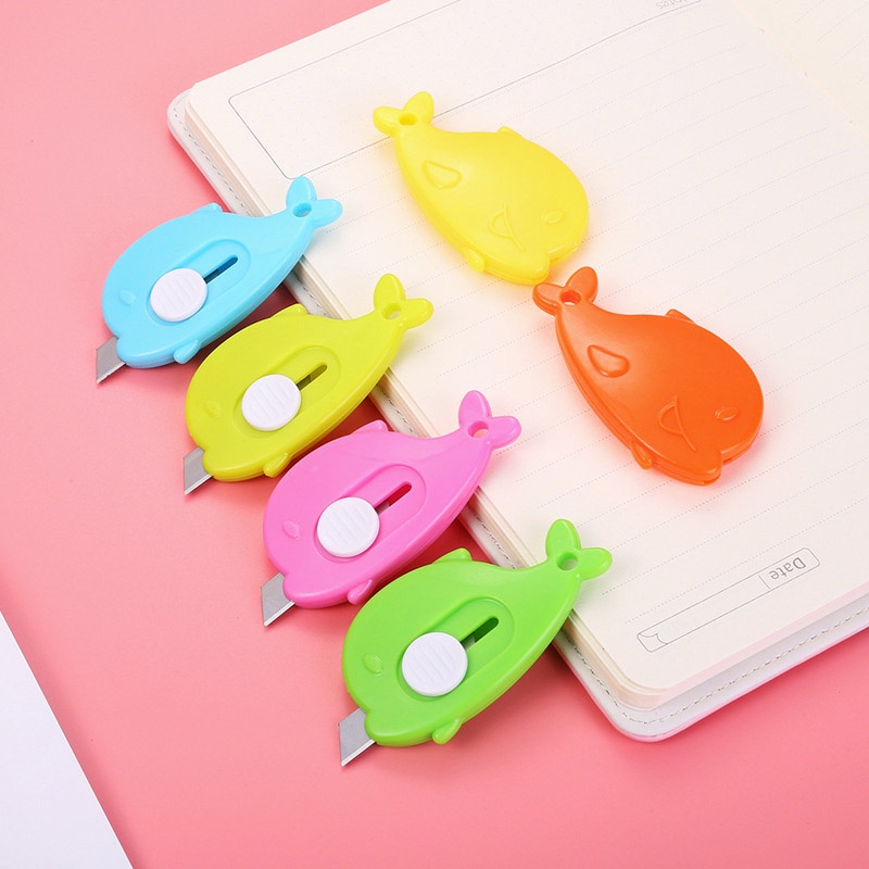 COD❤️Cutter Mini Kartun Pemotong Utilitas Kecil Portabel Pemotong Unboxing Wortel Dolphin Whale Art Paper Cutter-A.one