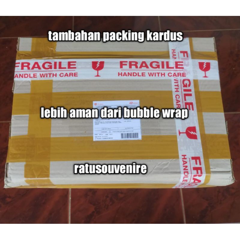 

Tambahan Packing Kotak Hantaran Pakai Kardus Lebih Aman dari bublewrap