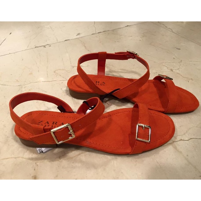 Sepatu sandal zara